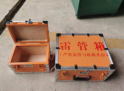 崇川不同材质的雷管箱性能上有什么区别？